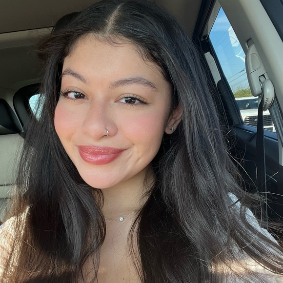 Meet your Posher, Alexandra - Picture 1 of 1